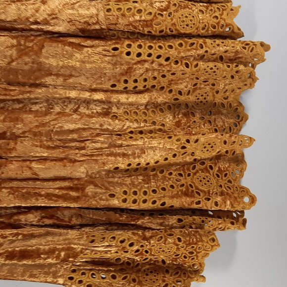 NWT JOHN MARK MARIGOLD GOLD VELVET TOP SZ L - Picture 3 of 11